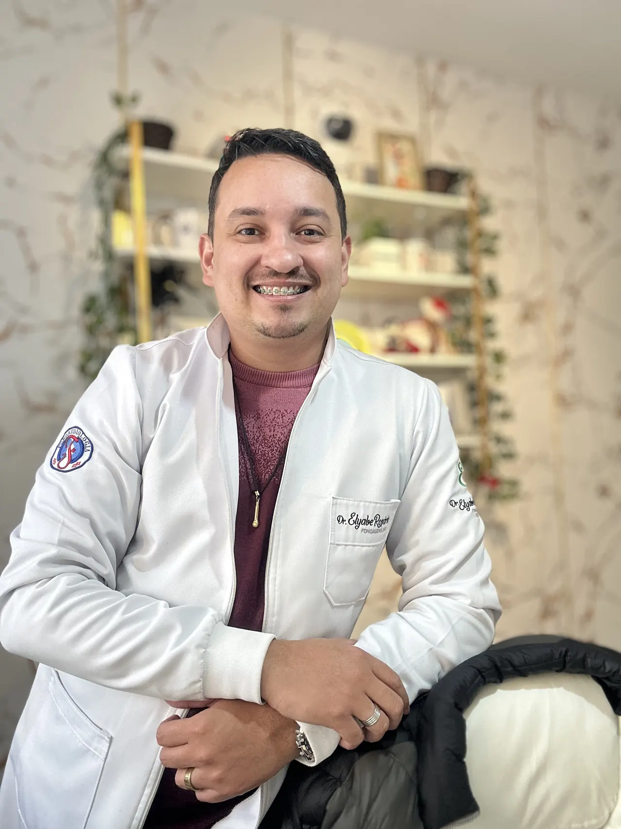 Recepção acolhedora da clínica Reinventar